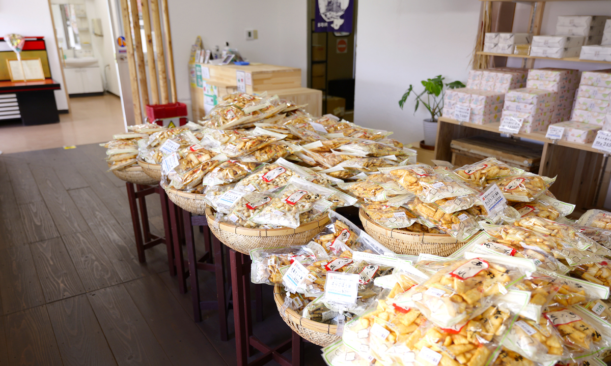 高砂アラレ　工場直売店